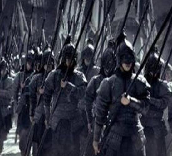 古代战场冲在最前面的士兵,古代打仗站在第一排中的士兵