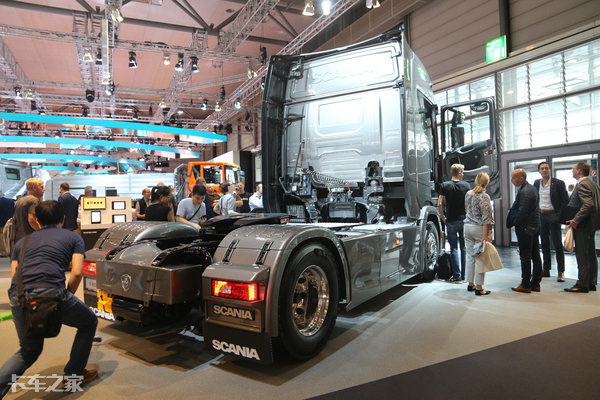 搭载v6发动机275匹马力的越野车,750匹马力的斯堪尼亚