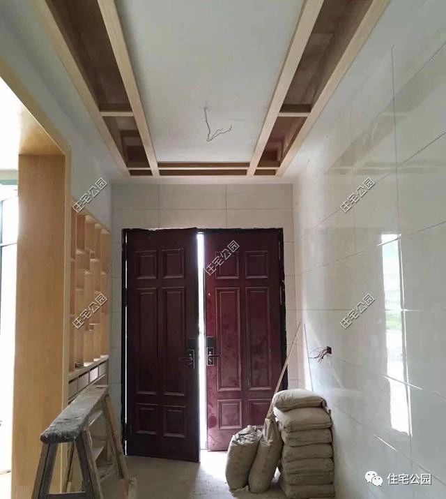 农村自建房三层小别墅真实视频,2022年河南自建房包工280一平贵吗