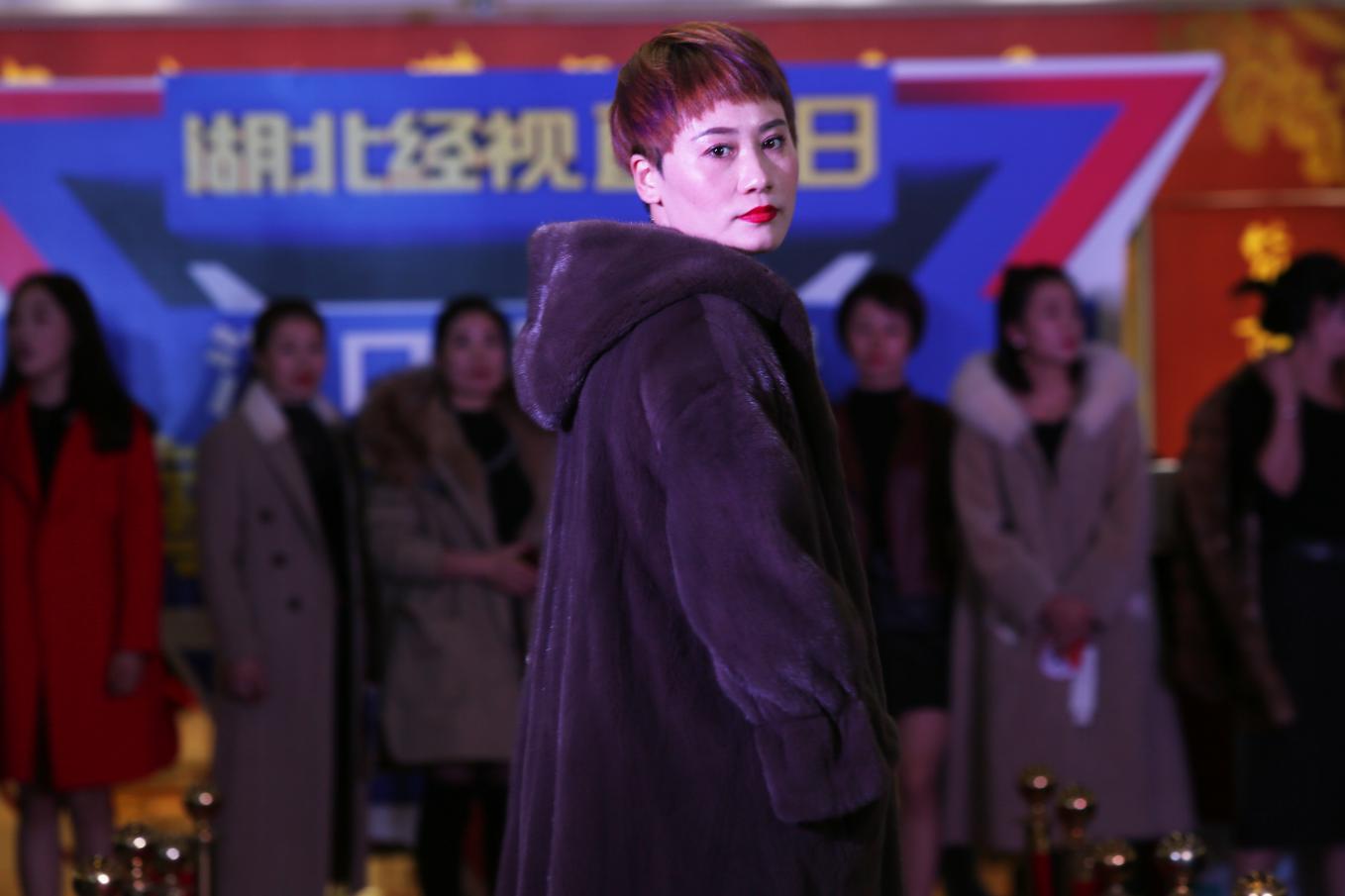 剁剁剁！今天经视砍价王在汉口北掀起了一场超热的千人团购！