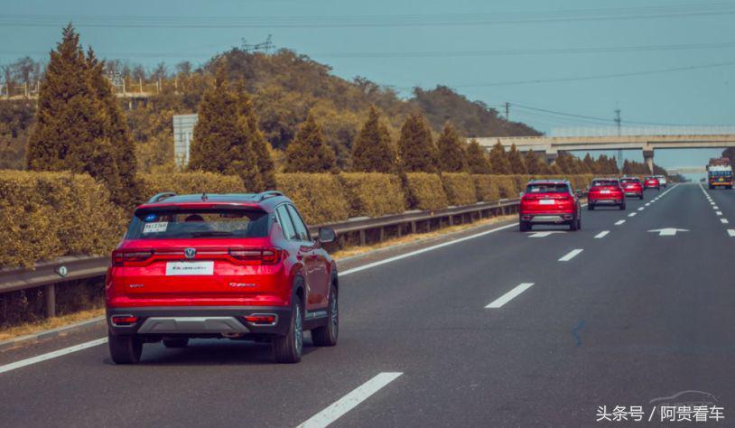 这款小型SUV预售价7.5万起，配1.6L+6AT，0.7秒可完成换挡