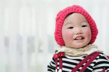 宝宝一到中午就脸红皴裂,天冷小朋友脸皴了怎么办