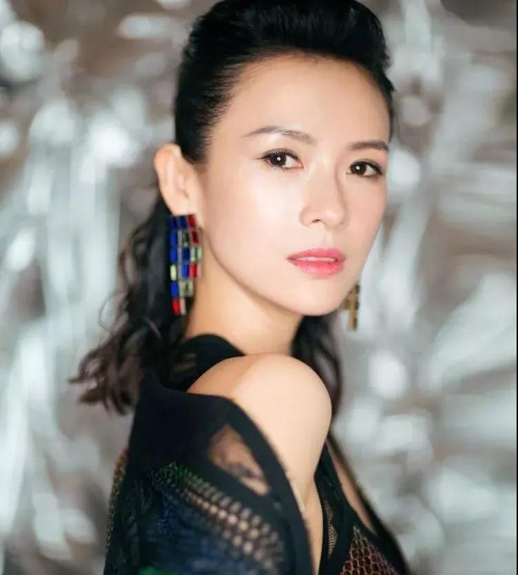 大脸显脸小发型女2020流行发型,换脸看看你适合什么发型