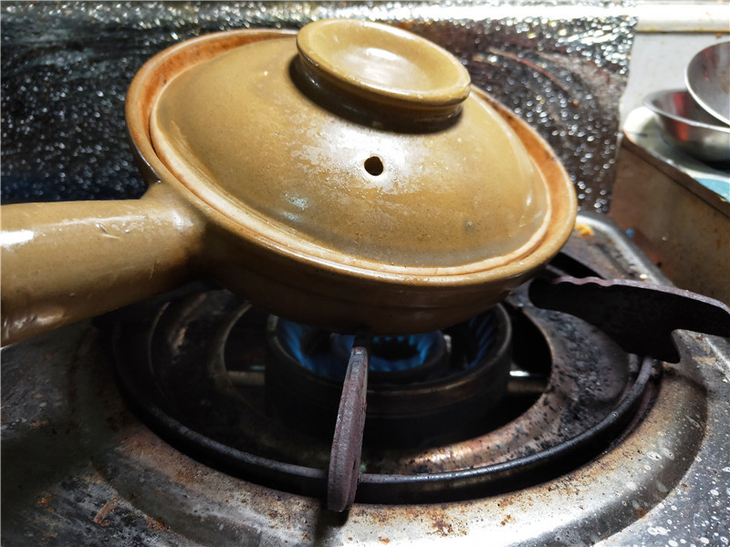 广式煲仔饭如何有锅巴,广式正宗煲仔饭做法