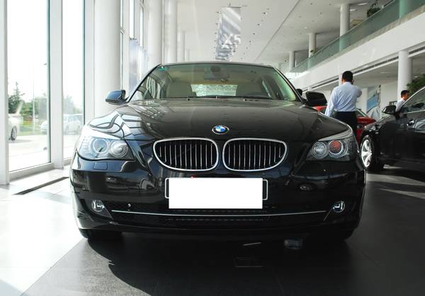 10年13万的奔驰C级和09年9万公里的宝马5系，11万多适合哪台车