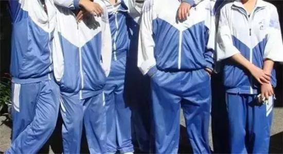 你想要一条既减龄又舒服的卫裤吗,舒适又时髦卫裤