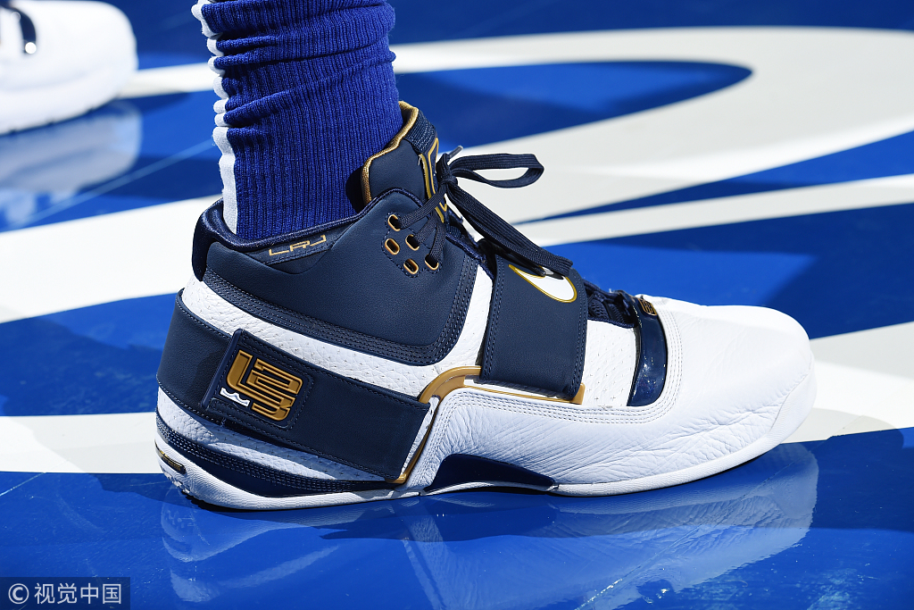 汤神回归穿的篮球鞋,汤神签约安踏前穿什么鞋