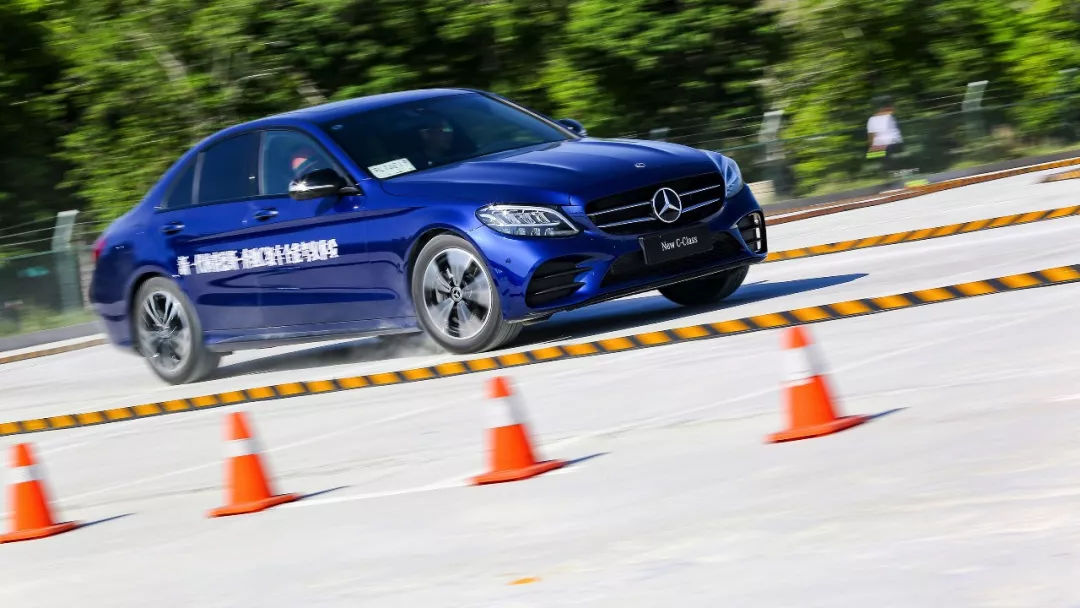 奔驰c20017款试驾,奔驰e2601.5t加48v轻混动力怎么样
