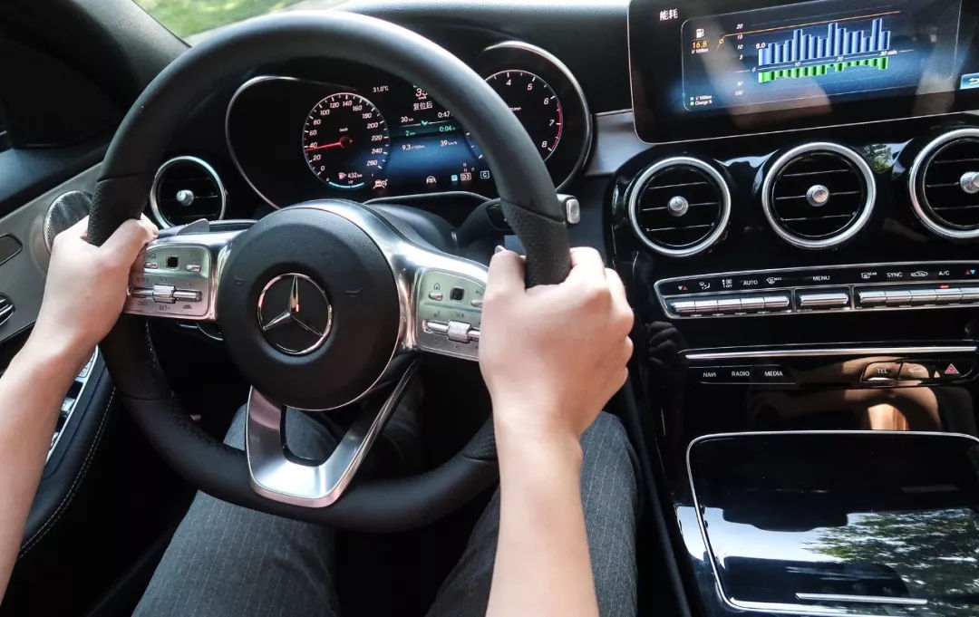 奔驰c26048v轻混亏电,老款2.0t哪个值得买