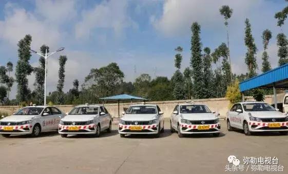 学车考驾照必备机器人教学,学车机器人教练好吗