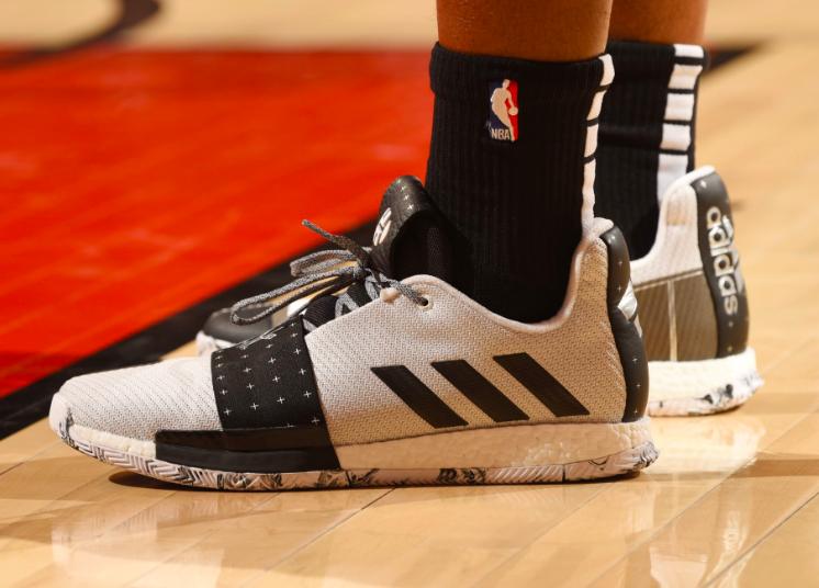 今日球场战靴鉴赏：威少荣登今日鞋头