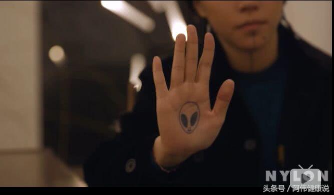 菲已入佛，唯已成仙，留童一个在人间