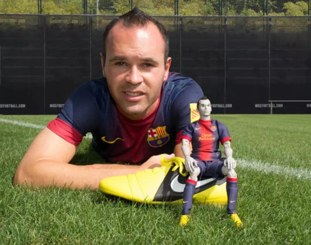 阿迪ultraboost20和耐克飞马39,足球鞋是阿迪的好还是耐克的好