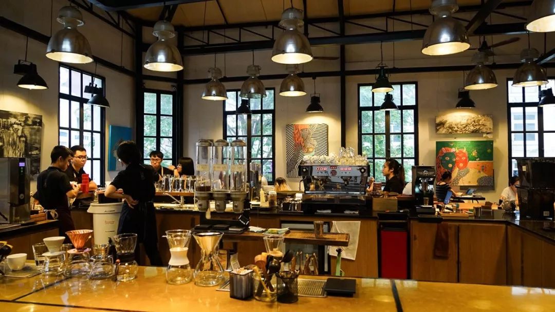 越南贫穷女孩单身生活,越南穷小女孩