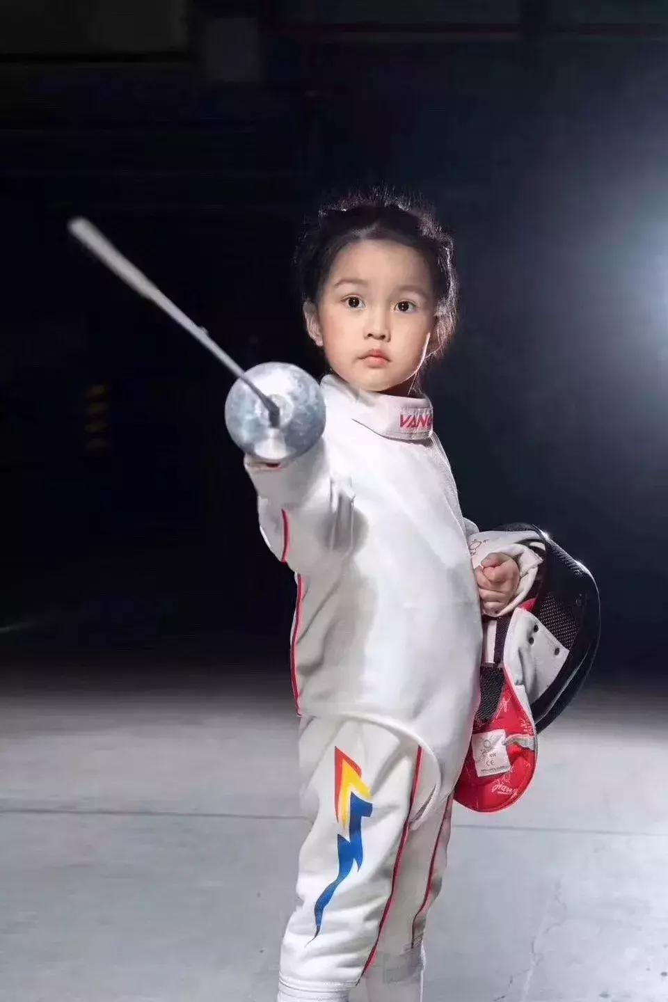 一线测评｜梦想孩子能够仗“剑”走天涯万国体育击剑运动实测