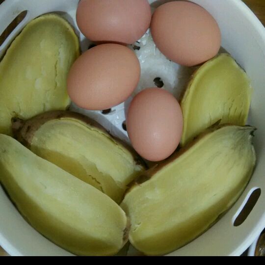 鸡蛋不好剥怎么解决,水煮鸡蛋容易粘壳是什么原因