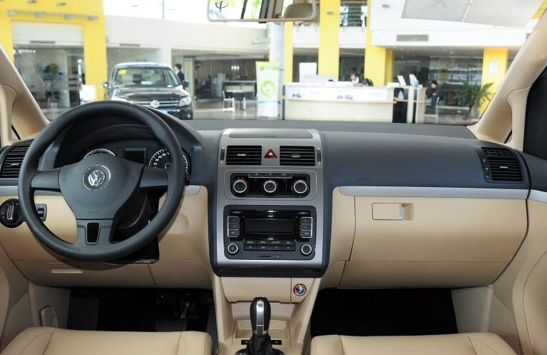 10万公里起亚新佳乐7座测评,现代库斯途和大众途安怎么选