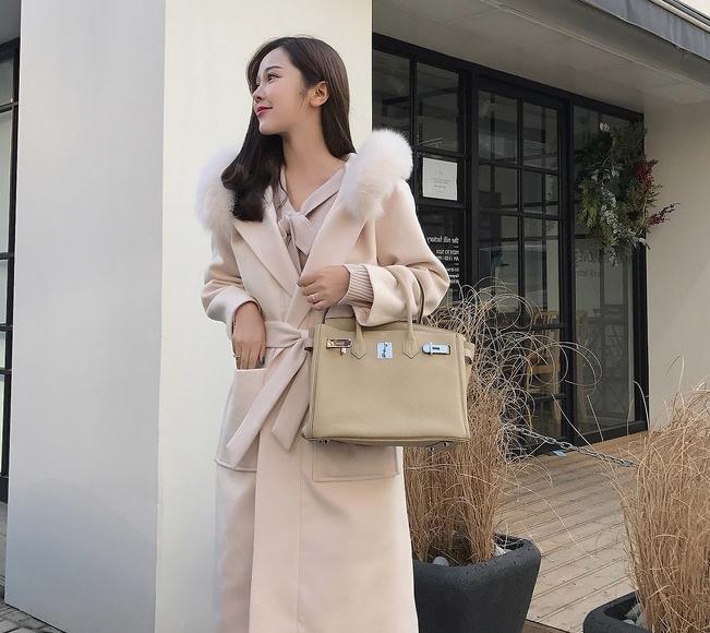 最后说一遍！大衣不要配*袜丝**，瞧韩国女人这样穿，个个迷人有气质