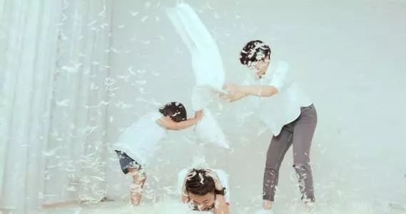 爸爸最喜欢和宝宝玩的游戏有哪些,爸爸和儿子玩奥特曼打怪兽的游戏