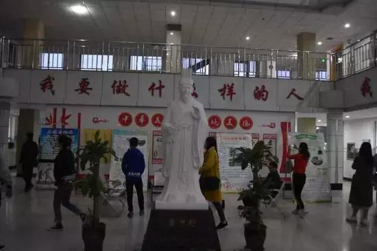 凌晨五点的衡水中学和北京四中,你见过凌晨5点的衡水中学吗