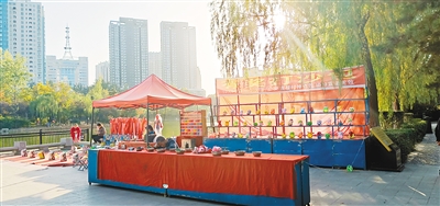 建筑被租广告充斥收费项目多免费开放公园何时回归“公益”