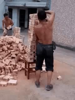 如果搬砖工人每天喝1勺蛋*粉白**，他们的肌肉会变得有多强壮？