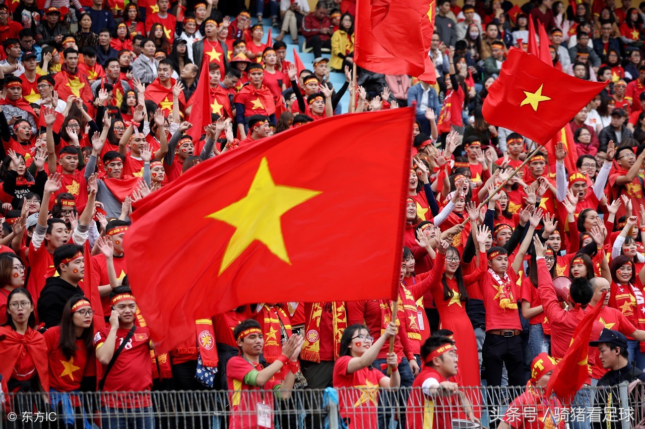 邓涵文谈国足完整版,邓涵文中超爆发成国足右路新希望