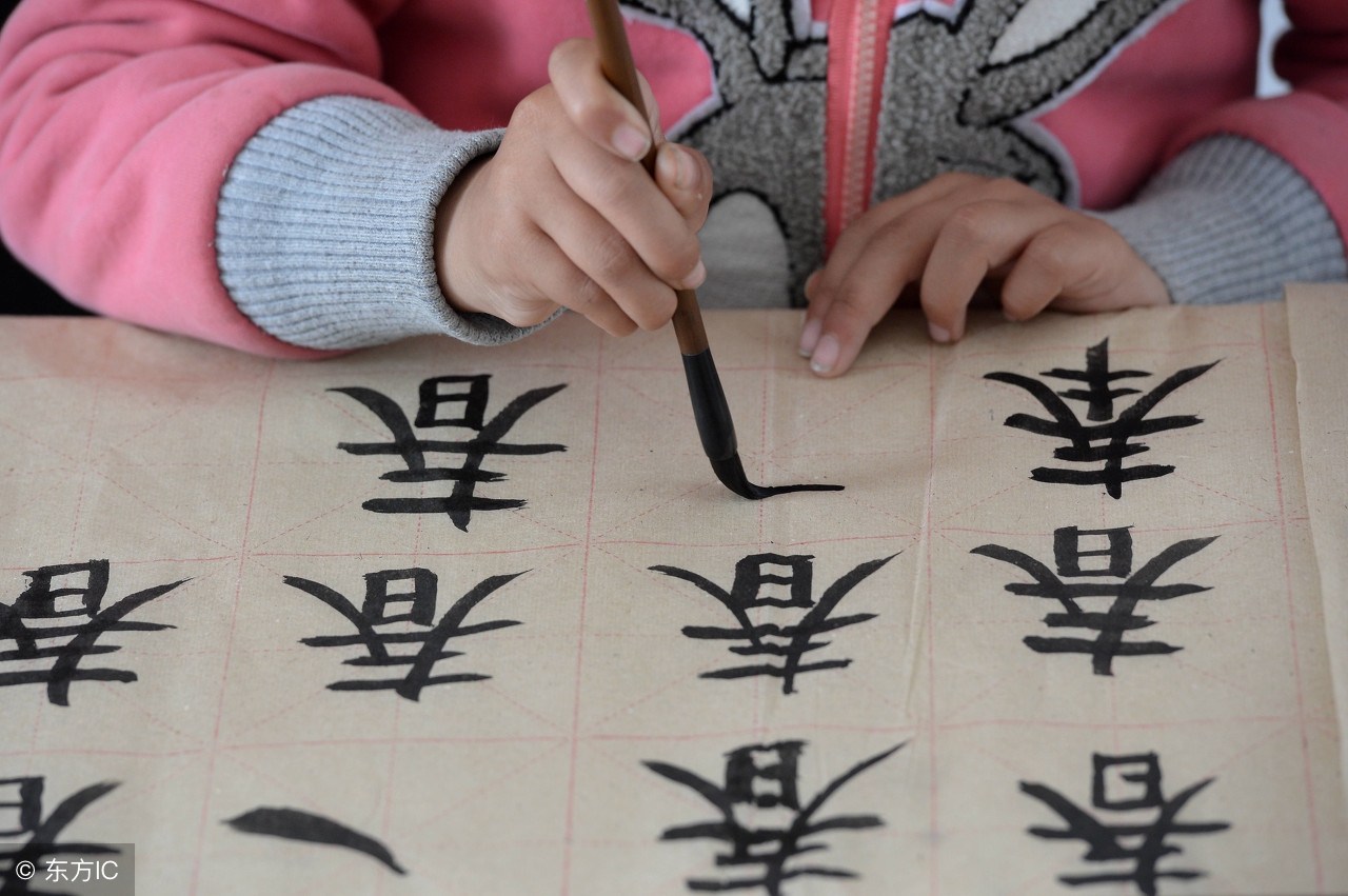 初学书法先练哪种楷体最好,初学书法先练哪种毛笔