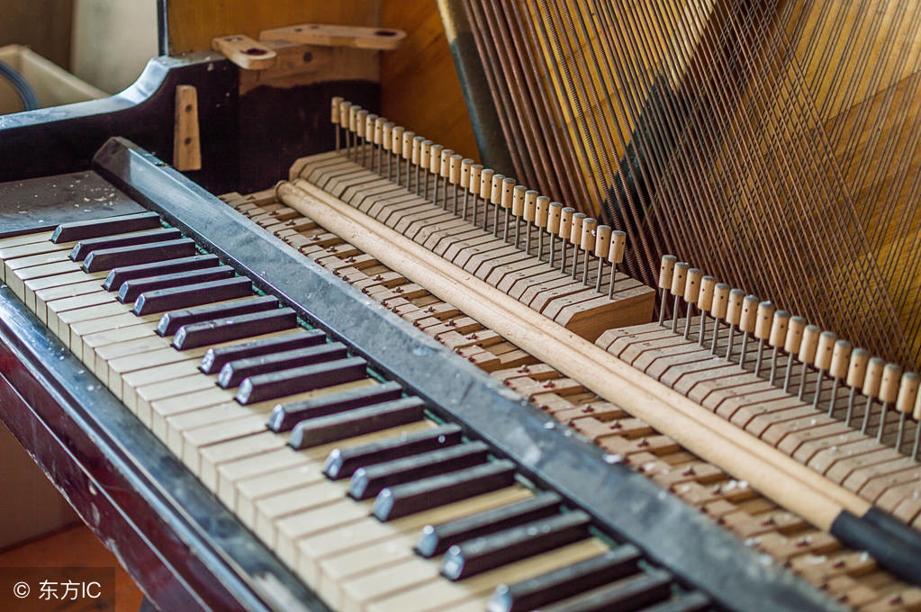 钢琴基础高低音区,钢琴中低音区怎么认