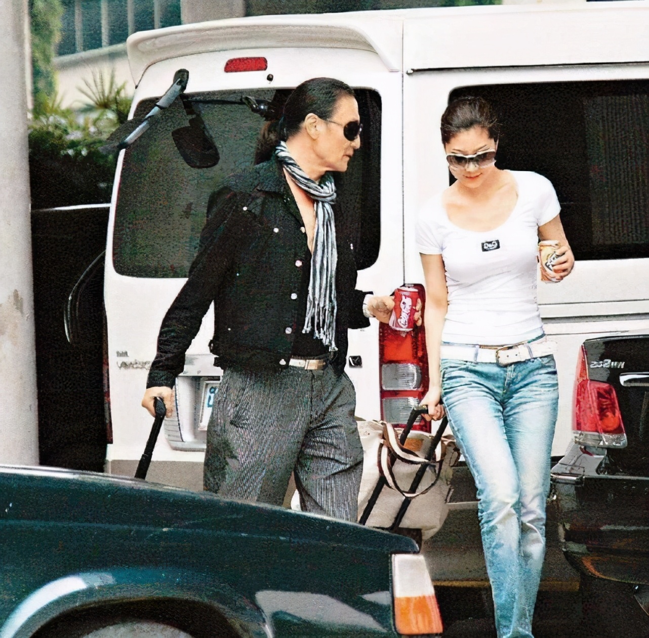 84岁谢贤自曝感情,83岁谢贤疑与34岁女友复合