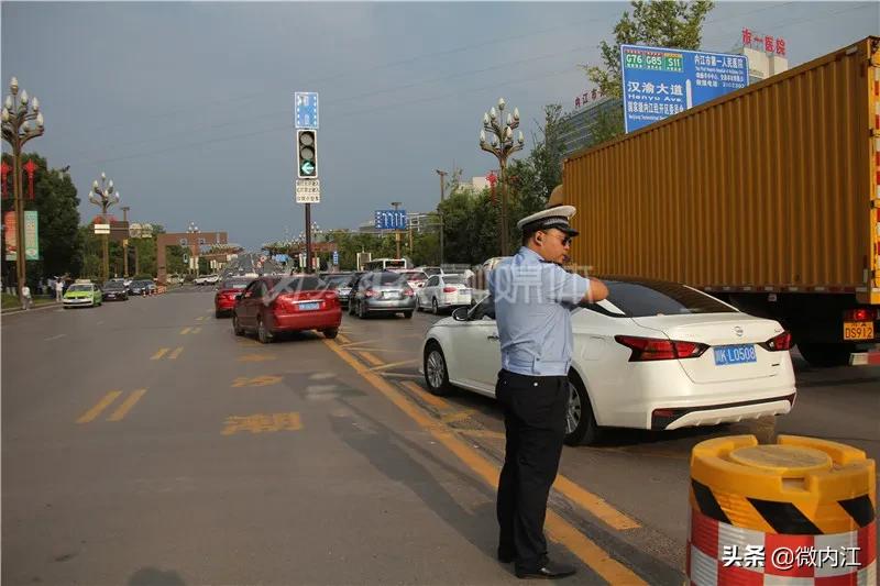 内江潮汐车道该怎样走,成都误入潮汐车道怎么处罚