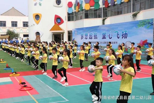 足球儿童足球,足球与孩子们未来的发展