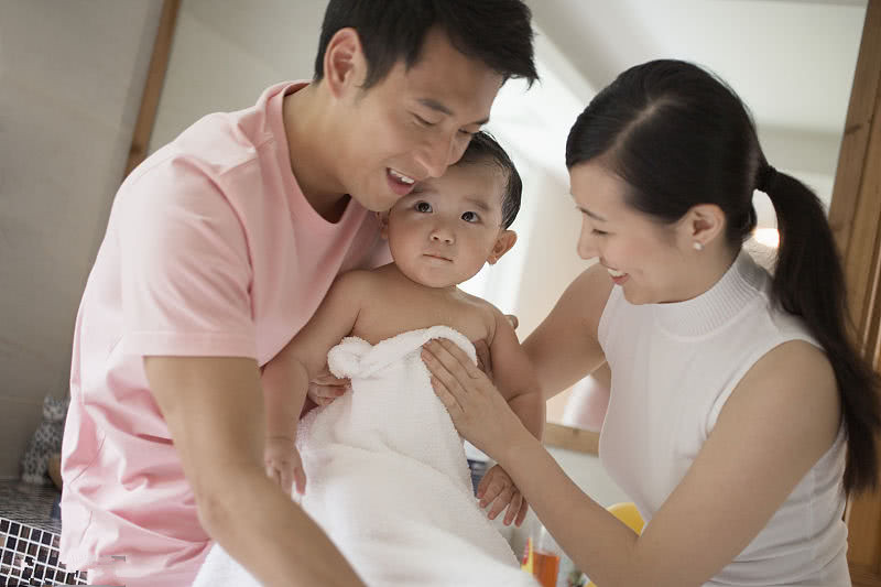 小孩子语言发育迟缓结巴严重,如何纠正2岁宝宝说话紧张结巴