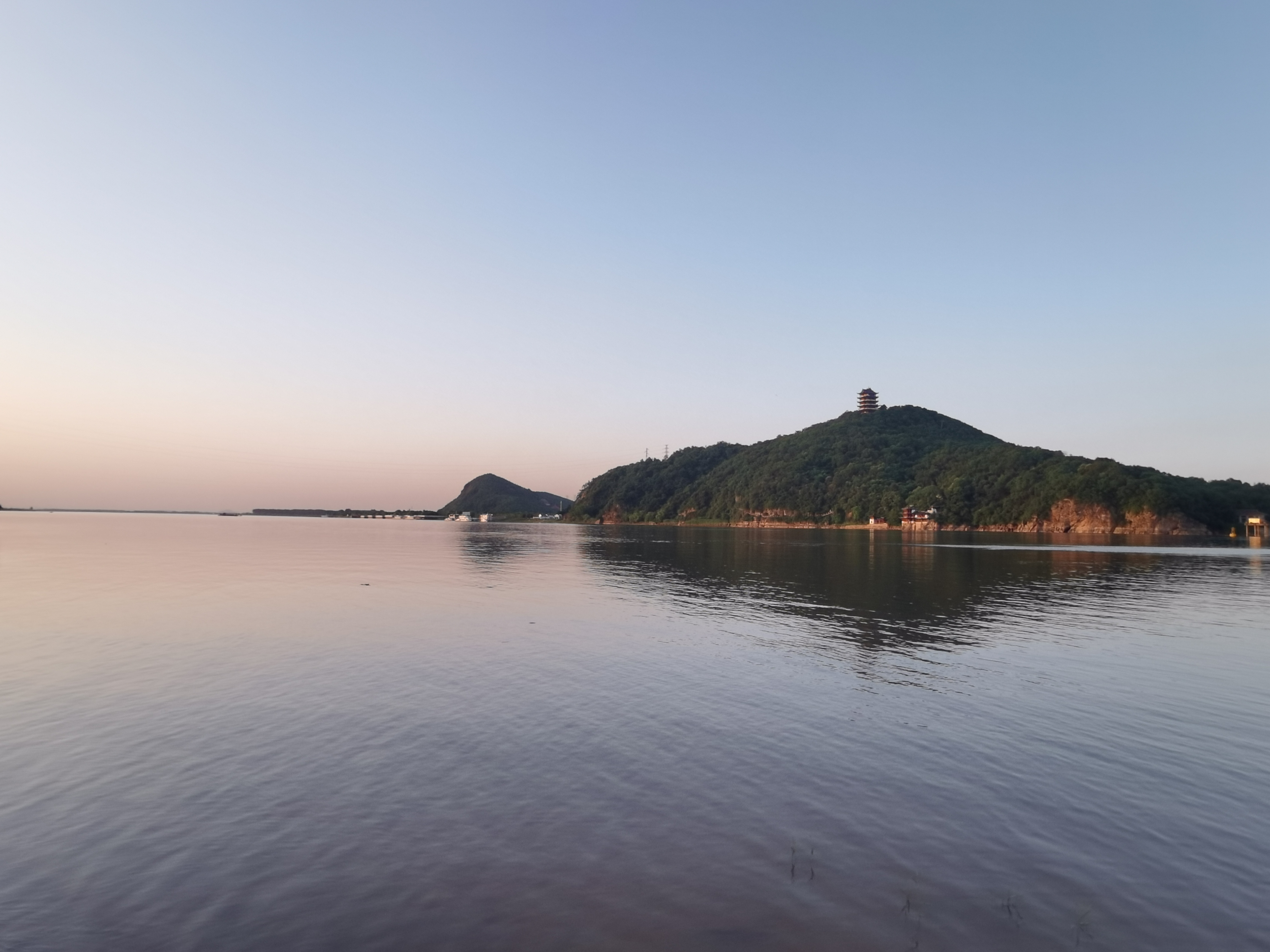 曾经的脏乱差变成了现在的新景观,从面目全非到焕然一新