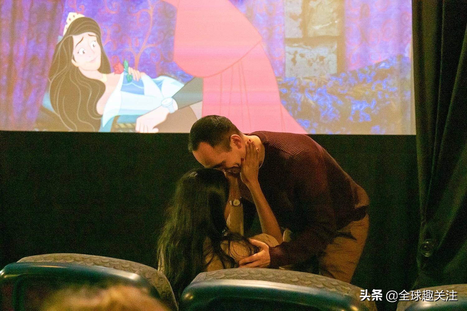 美国小哥为求婚高中初恋爆改迪士尼动画！500万网友甜哭齐送祝福