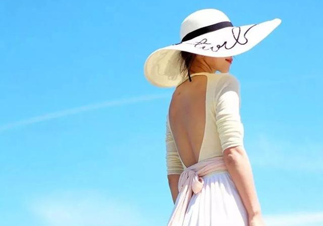 露背怎么穿出美背效果,背肉肉多怎么练