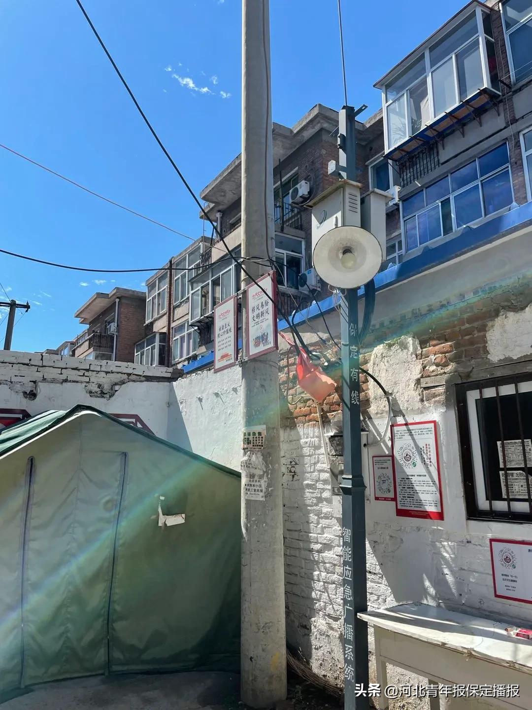 保定两栋楼小区大门低矮，居民安全咋保障？社区：将安装新大门