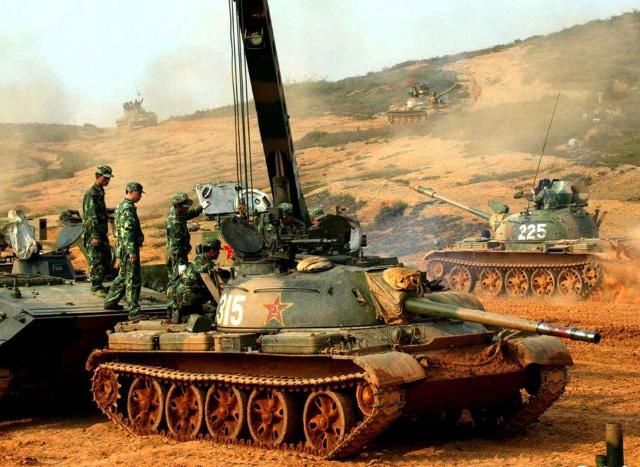 不同国家坦克阅兵中国坦克霸气,实拍外国军展各国的坦克霸气上场