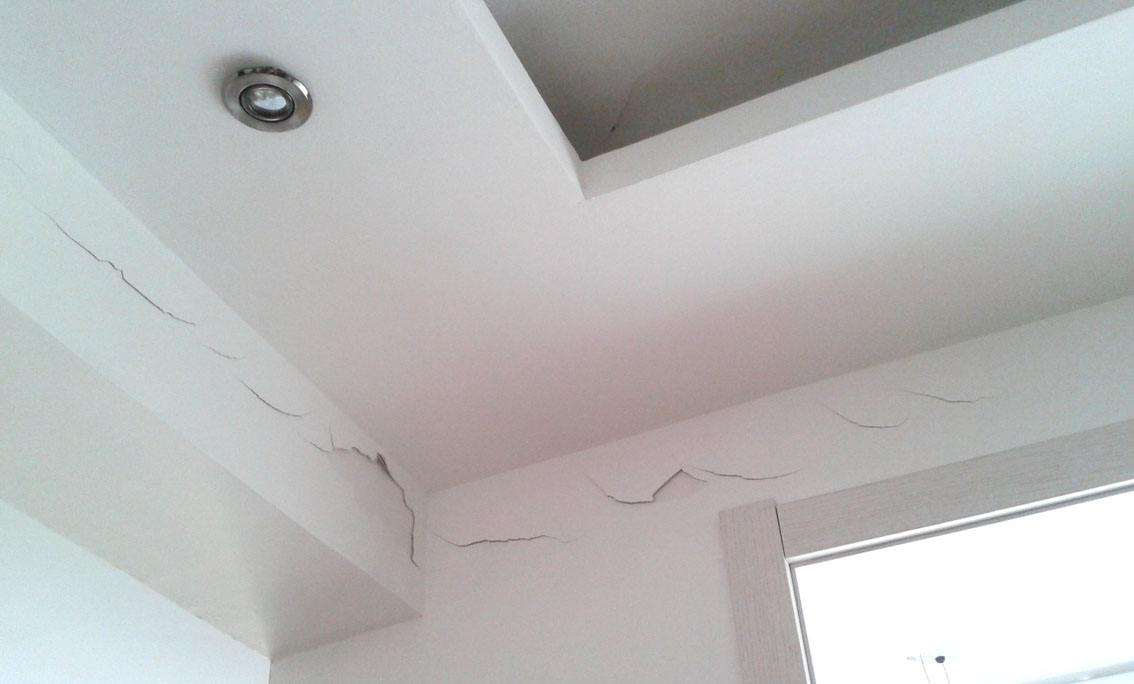 墙面瓷砖竖着开裂和横着开裂,怎么判断是墙体开裂还是墙面开裂