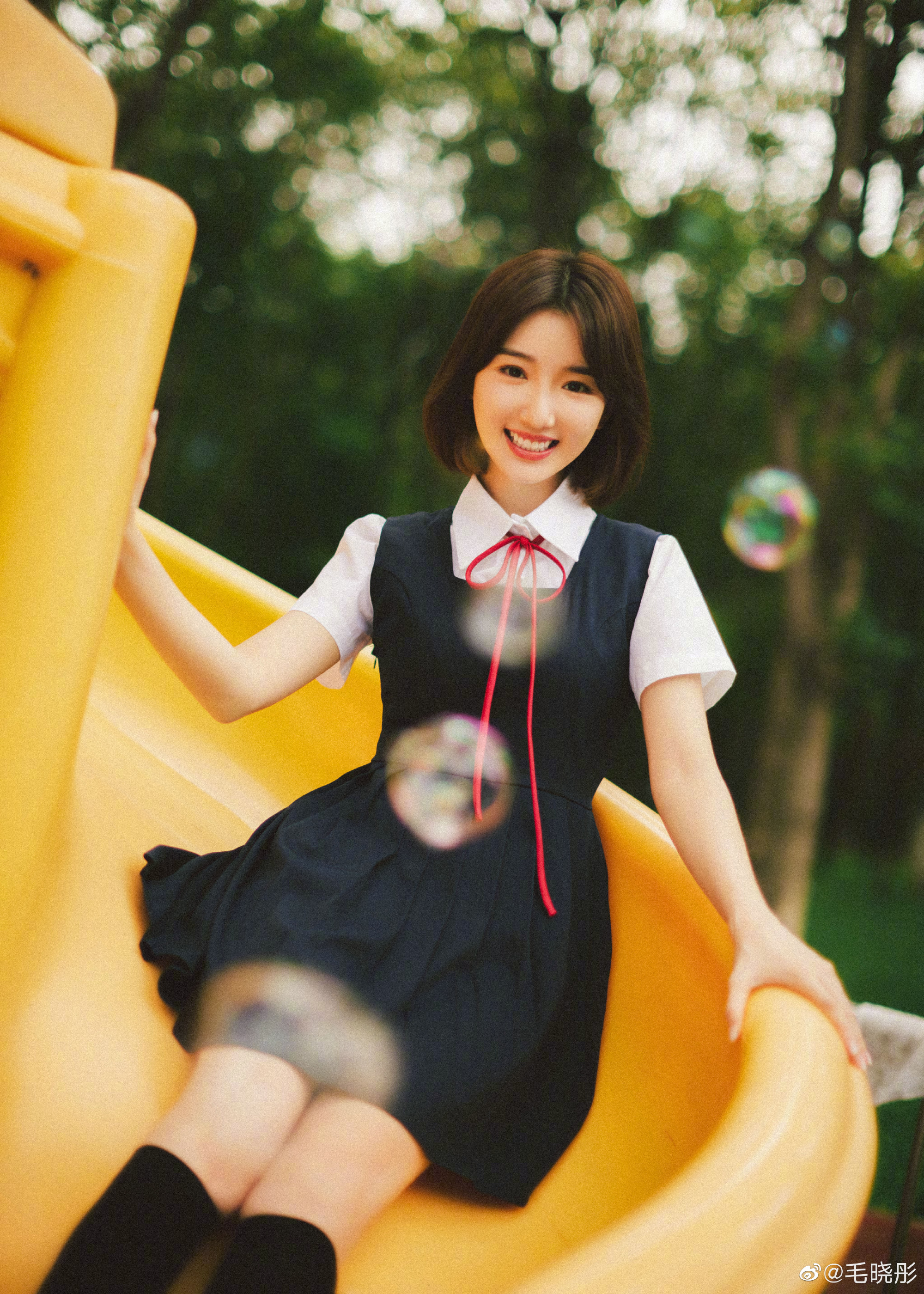 毛晓彤短发发型扎法,毛晓彤复古卷短发适合什么脸型