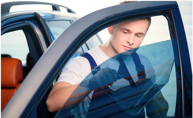 为什么汽车后玻璃膜起泡撕了很臭,汽车玻璃膜起泡一条线怎么修复