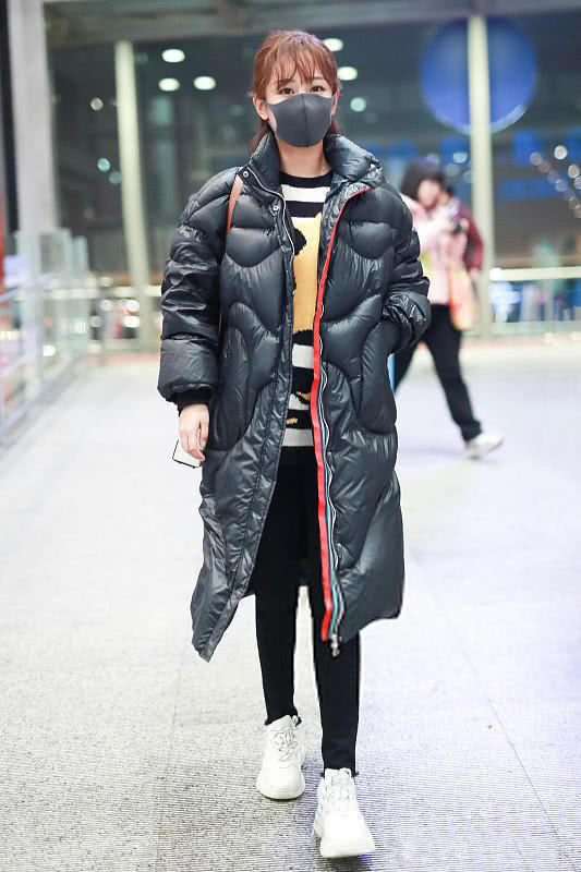 杨紫宋轶,宋轶羽绒服粉色