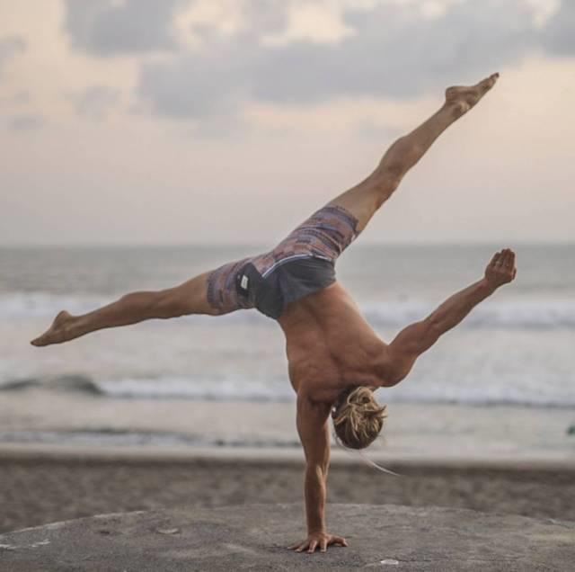 盘点男人练瑜伽,男人瑜伽刚柔并济
