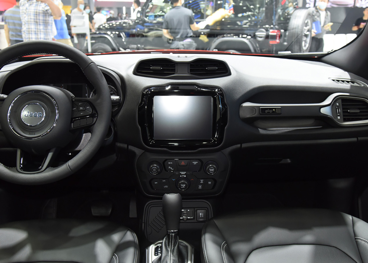 吉普自由侠还值不值得入手,适合女生的小型吉普