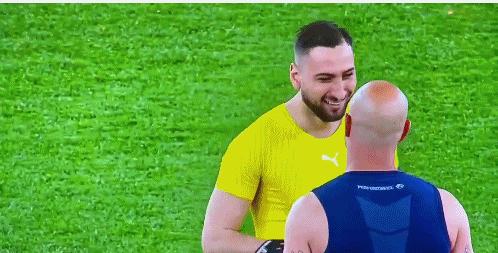 逗妹吐槽：米兰终于上头条了！不过是以0-3的方式…