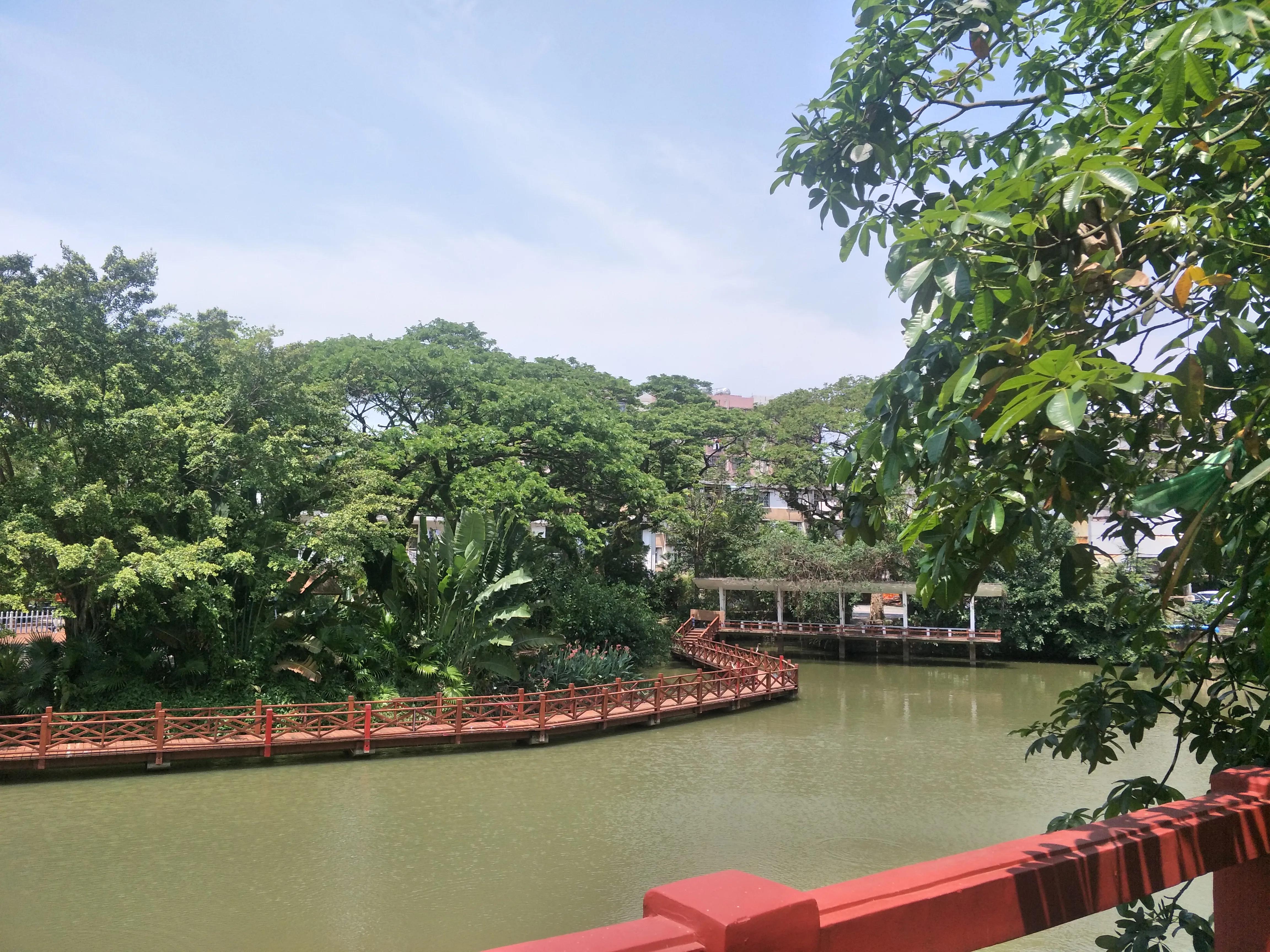 海口市湖中寺,海口闹市区中的湖中寺