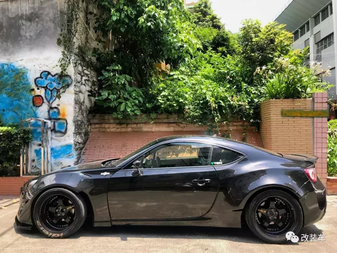 丰田86轮毂装18寸还是17寸好,丰田86加宽体