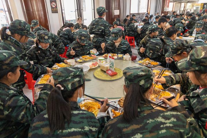 宜昌这个地方产美女，有一个大家都认识，现在还能让熊孩子涨知识