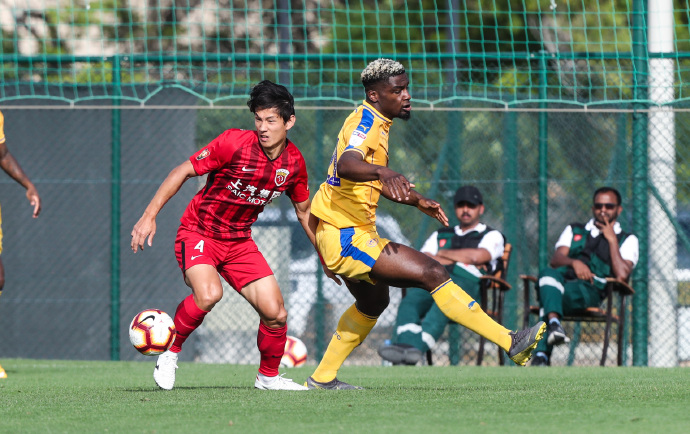 上港队周日晚回到上海，最后一场热身赛惜败于英冠维甘竞技