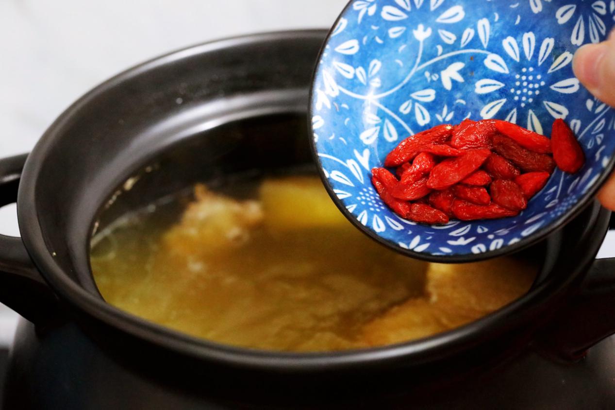 即食猴头菇燕窝的功效与作用,燕窝猴头菇汤的功效